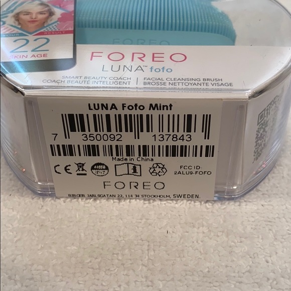 ⭐️LUNA Fofo w/ 24k sensors-App  driven skincare⭐️ - Picture 3 of 4